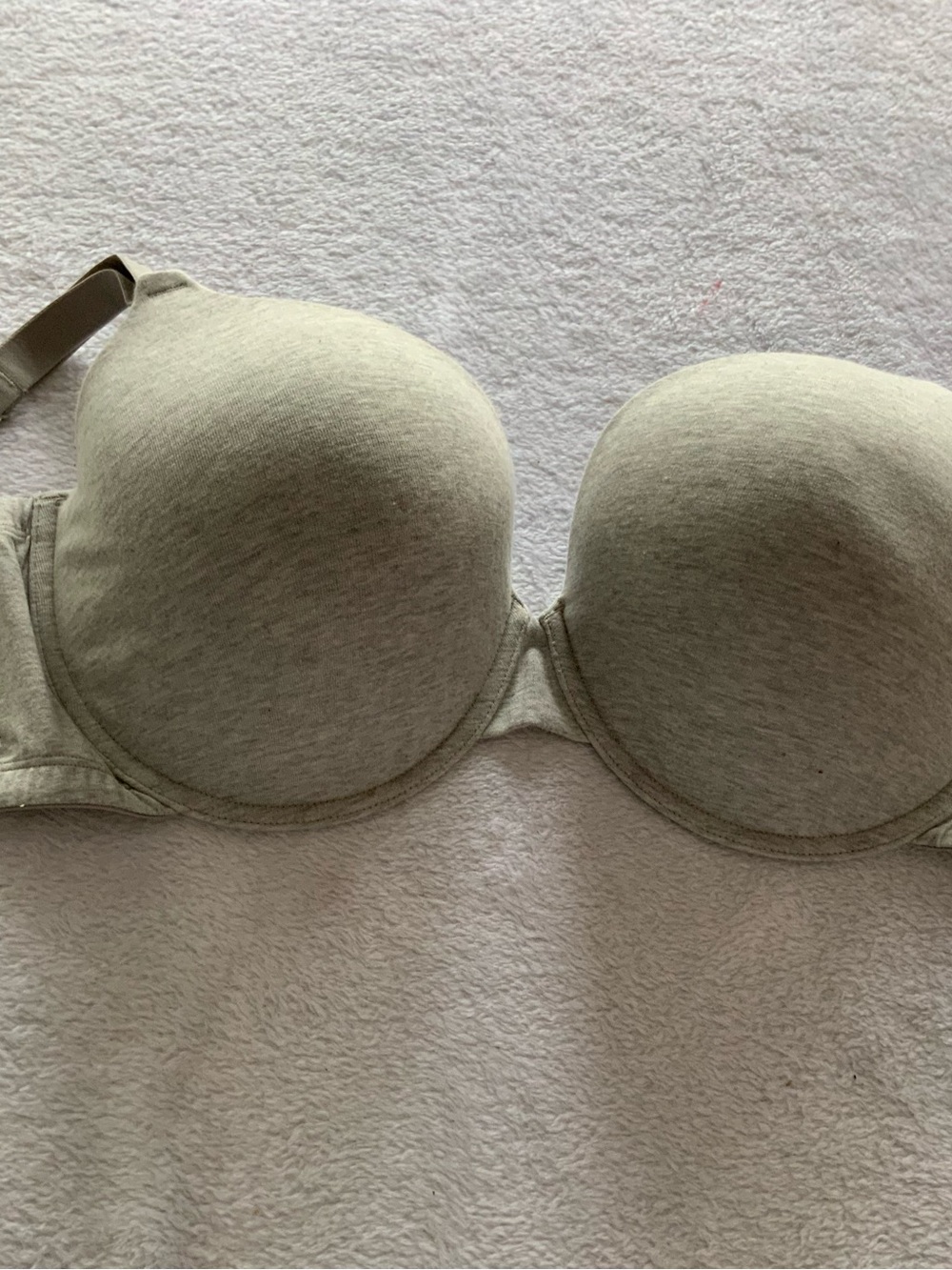 Women’s fruit of the loom bra gray size 40DDD underwire  sku 3064